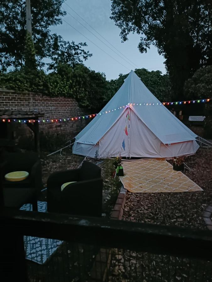 Bed & Breakfast The White Dove With Glamping Showground Newark-on-Trent (Nottinghamshire)